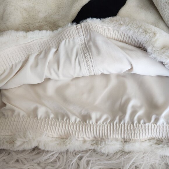 Nike Essentials Women's XL Big Swoosh Faux Fur Logo Full Zip Jacket - Picture 9 of 16